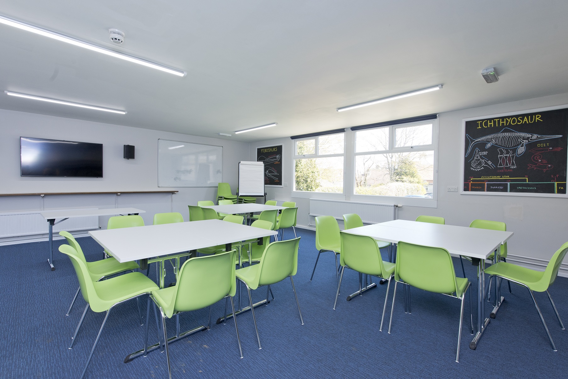 YHA Swanage - hostel classroom