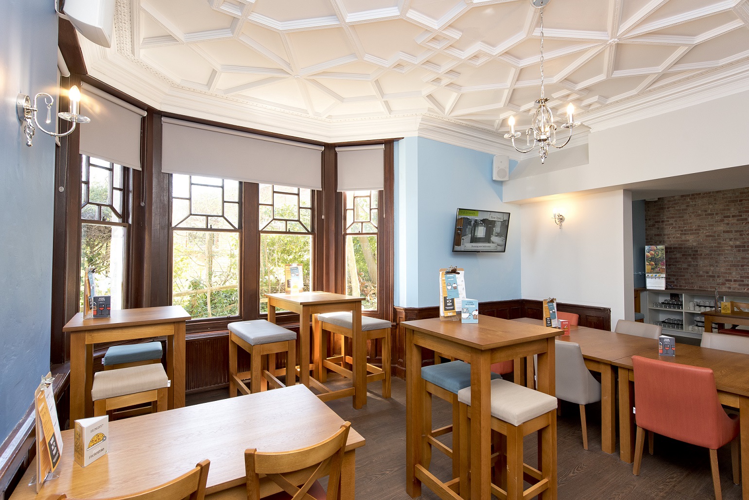 YHA Swanage - dining room