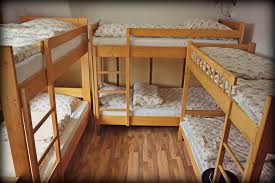 bunk-bed-hostel-dorm-room