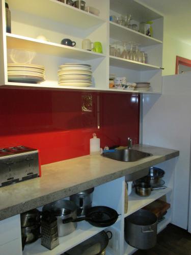hekerua lodge kitchen north island new zealand clean sink plates mugs cups glasses bench 