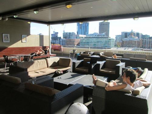 rooftop terrace bbq bounce hostel central sydney