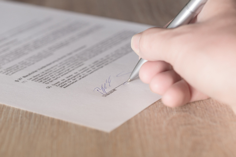 Before you sign on the dotted line be sure to do your homework hand signing contract with pen
